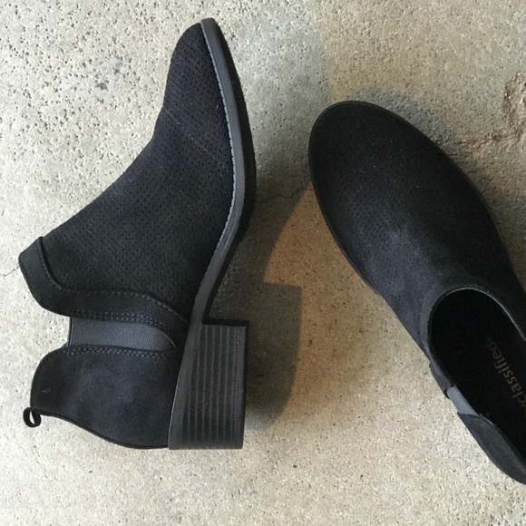 2 left! City Class Black Slip On Chelsea Bootie - Picture 4 of 5